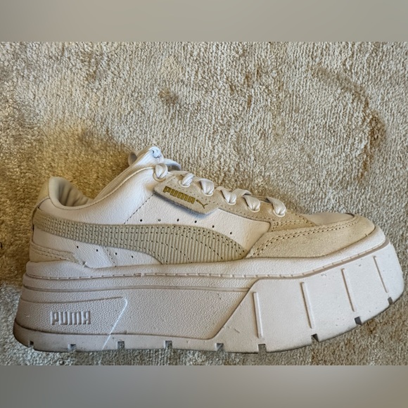 Puma Mayze platform sneakers in white - Picture 2 of 2